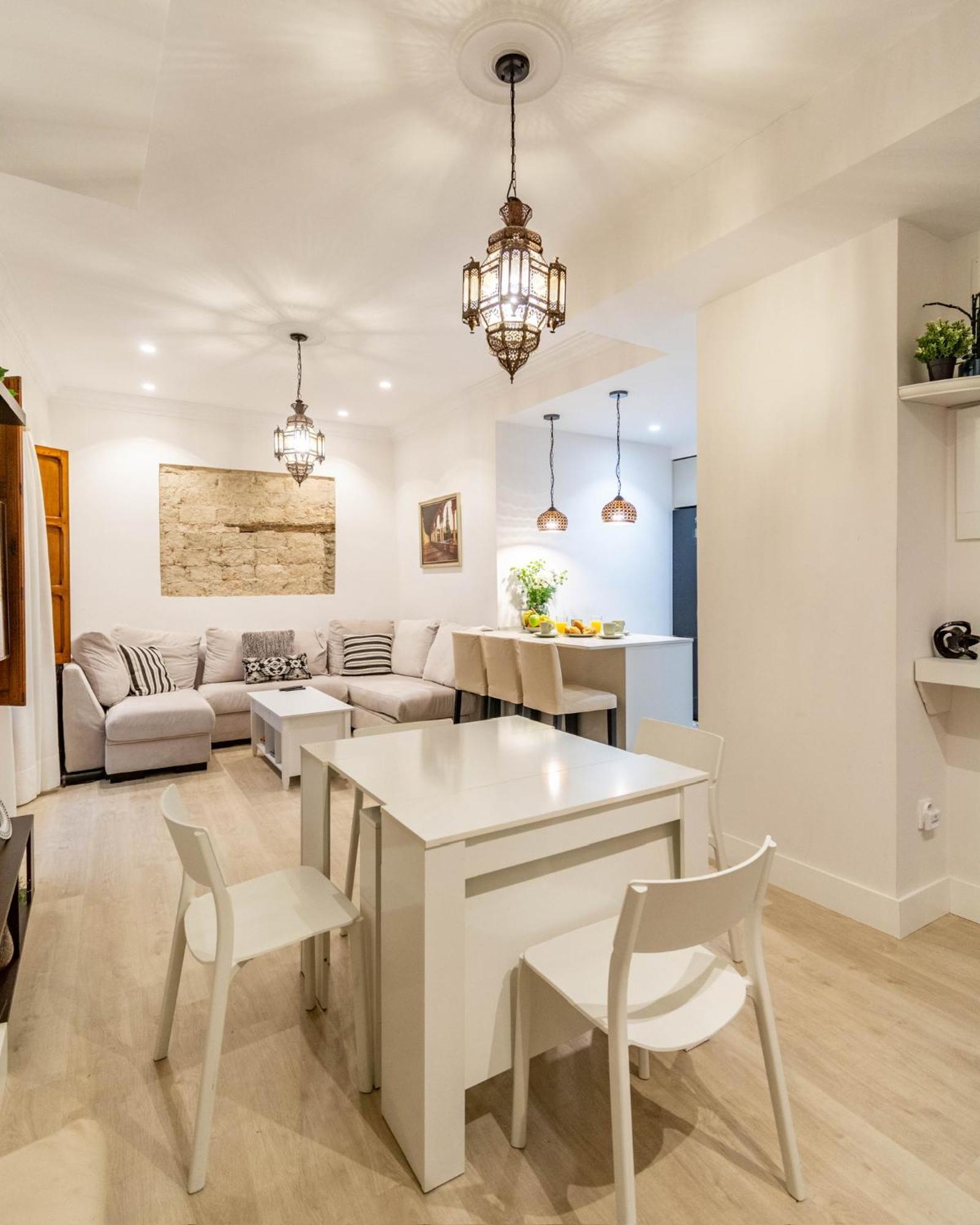5-bedroom Gem In The Heart Of Appartement