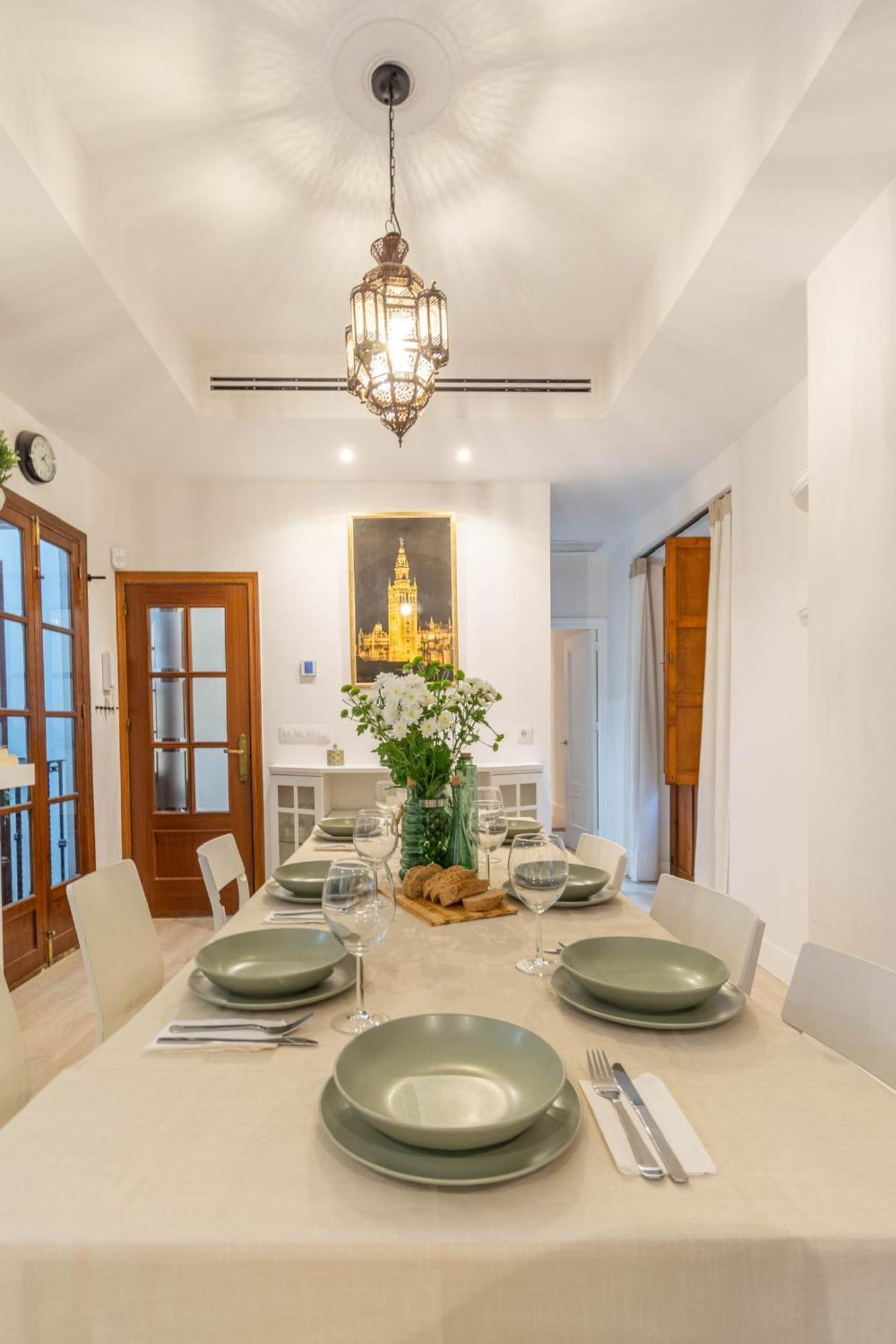 Apartamento 5-bedroom Gem In The Heart Of Sevilla