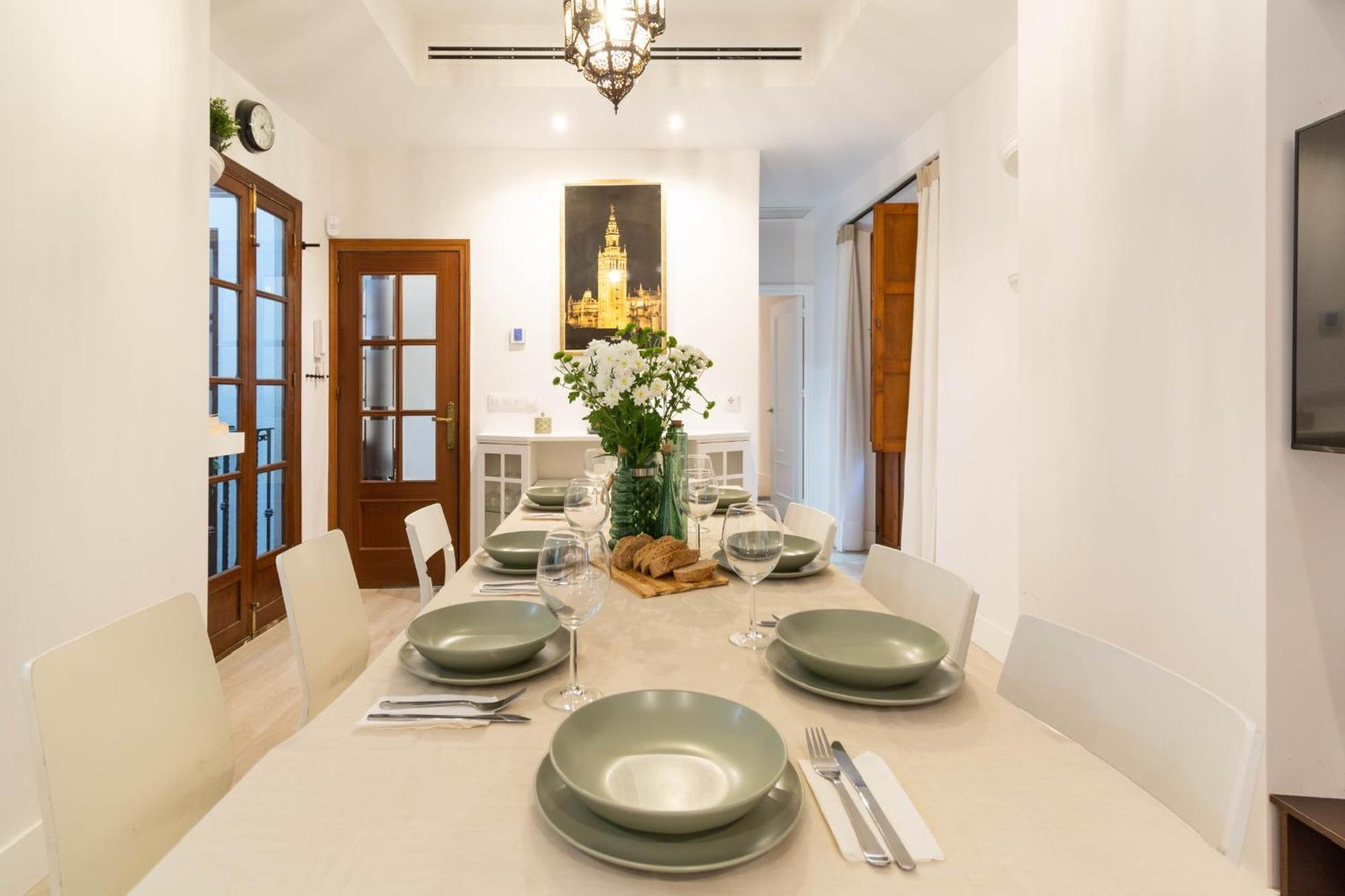 Appartement 5-bedroom Gem In The Heart Of
